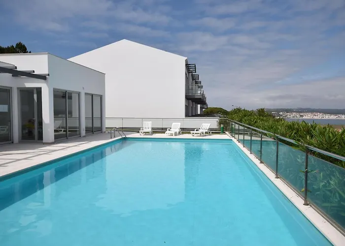 Near Sao Martinho * Salir de Porto