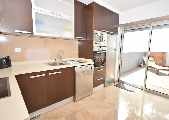 Near Sao Martinho Salir de Porto